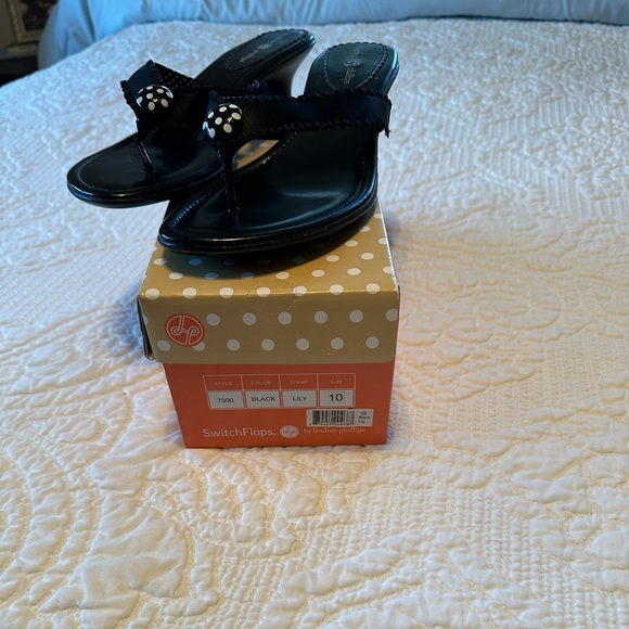 Black, Lindsay Phillips “Switch Flops” - Picture 3 of 5